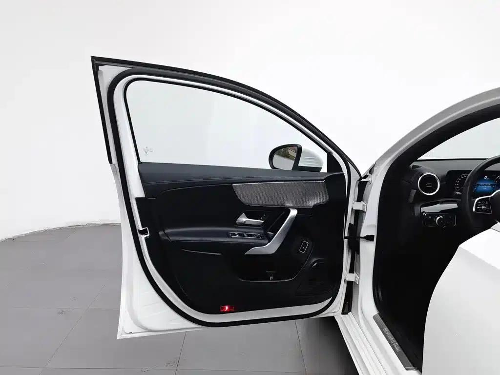 Mercedes-Benz A-Class 2020 Facelift A 180 L Sport Sedan — миниатюра 8