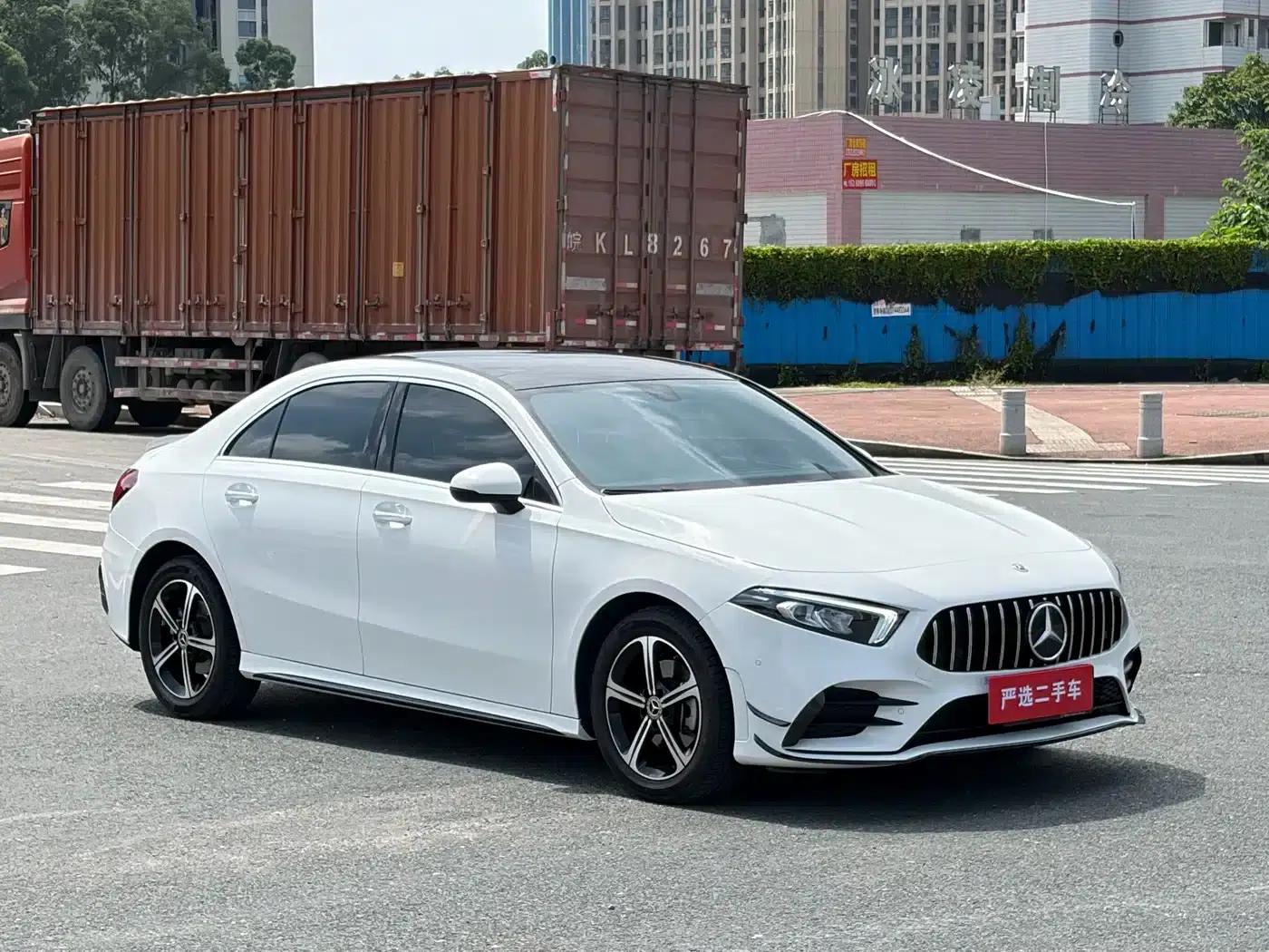 Mercedes-Benz A-Class 2022 Facelift III A 200 L Sport Sedan Fashion Edition — миниатюра 3
