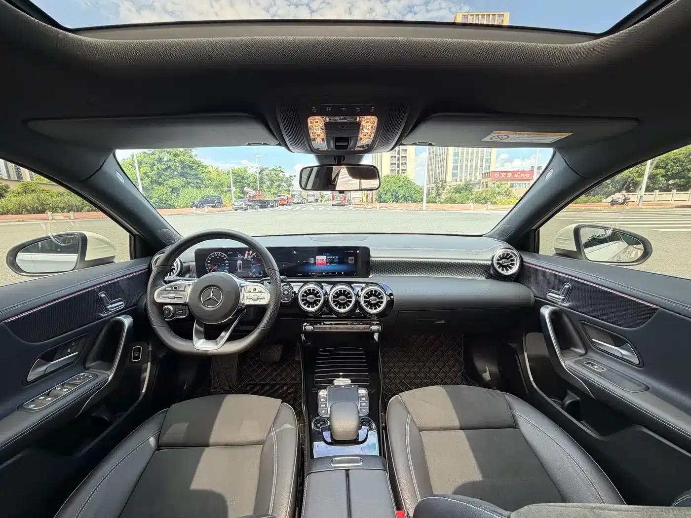 Mercedes-Benz A-Class 2022 Facelift III A 200 L Sport Sedan Fashion Edition — миниатюра 4