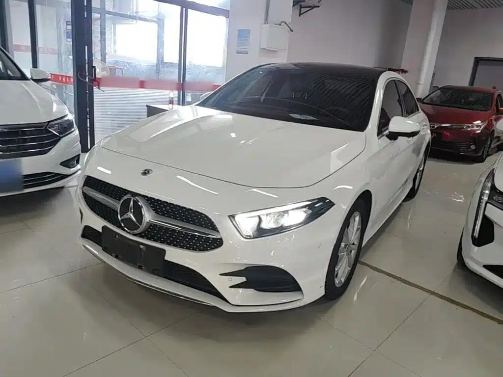 Mercedes-Benz A-Class 2021 A 200 L Sport Sedan Fashion Edition — миниатюра 1