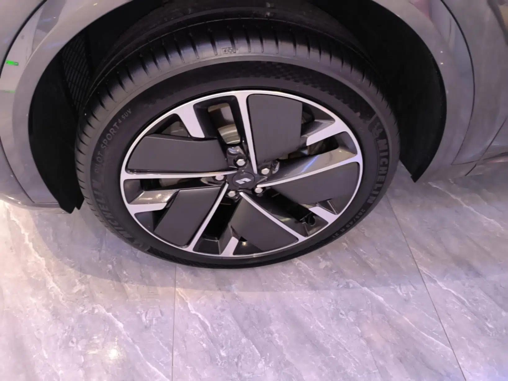 Li Auto L8 2025 Max Smart Refresh Edition — миниатюра 15