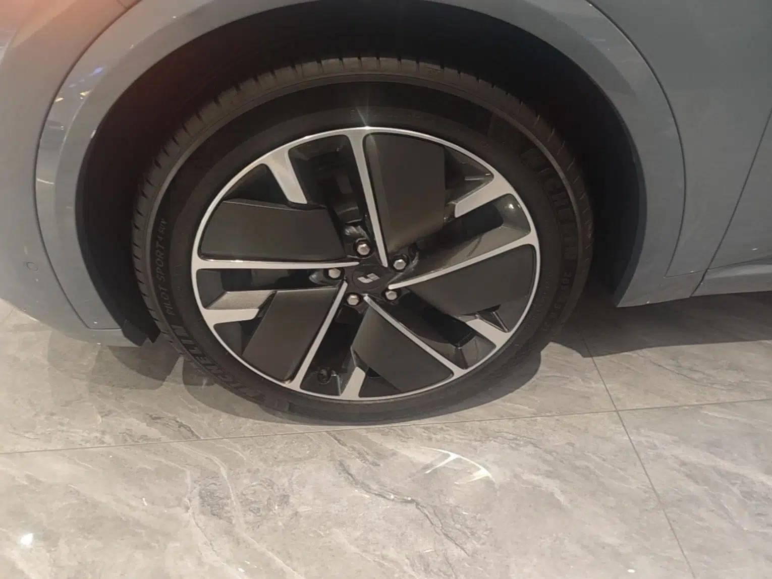 Li Auto L8 2025 Max Smart Refresh Edition — миниатюра 10