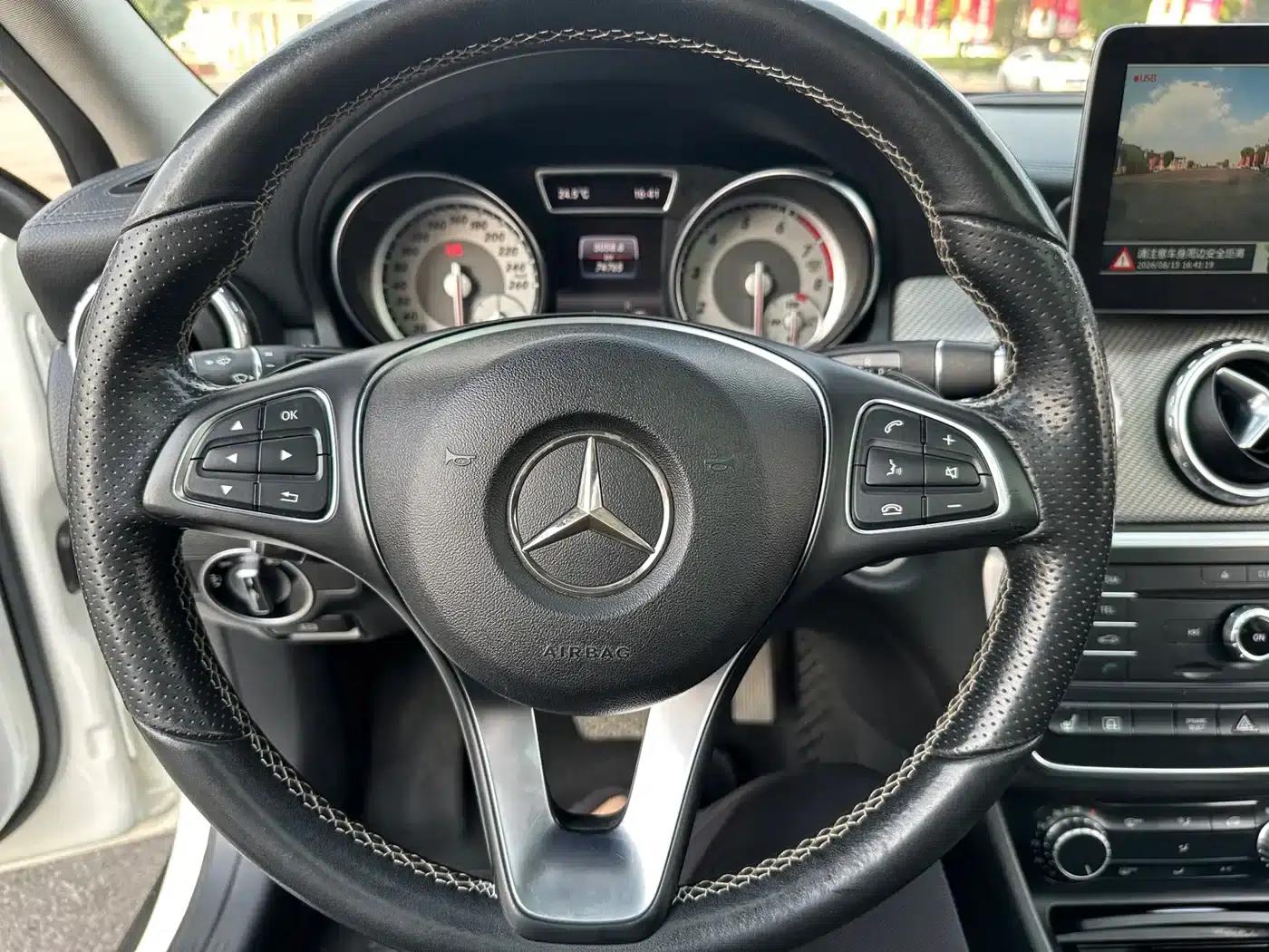 2016 Mercedes-Benz GLA 220 4MATIC Fashion Edition — миниатюра 14