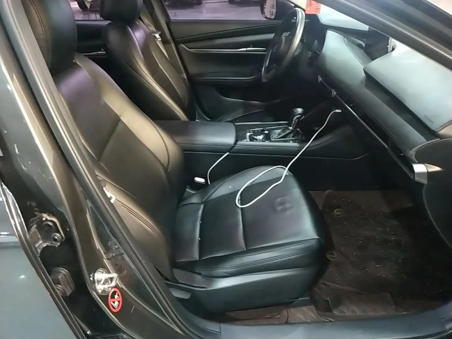 Mazda 3 Axela 2020 1.5L Automatic ZhiMei Edition — миниатюра 19