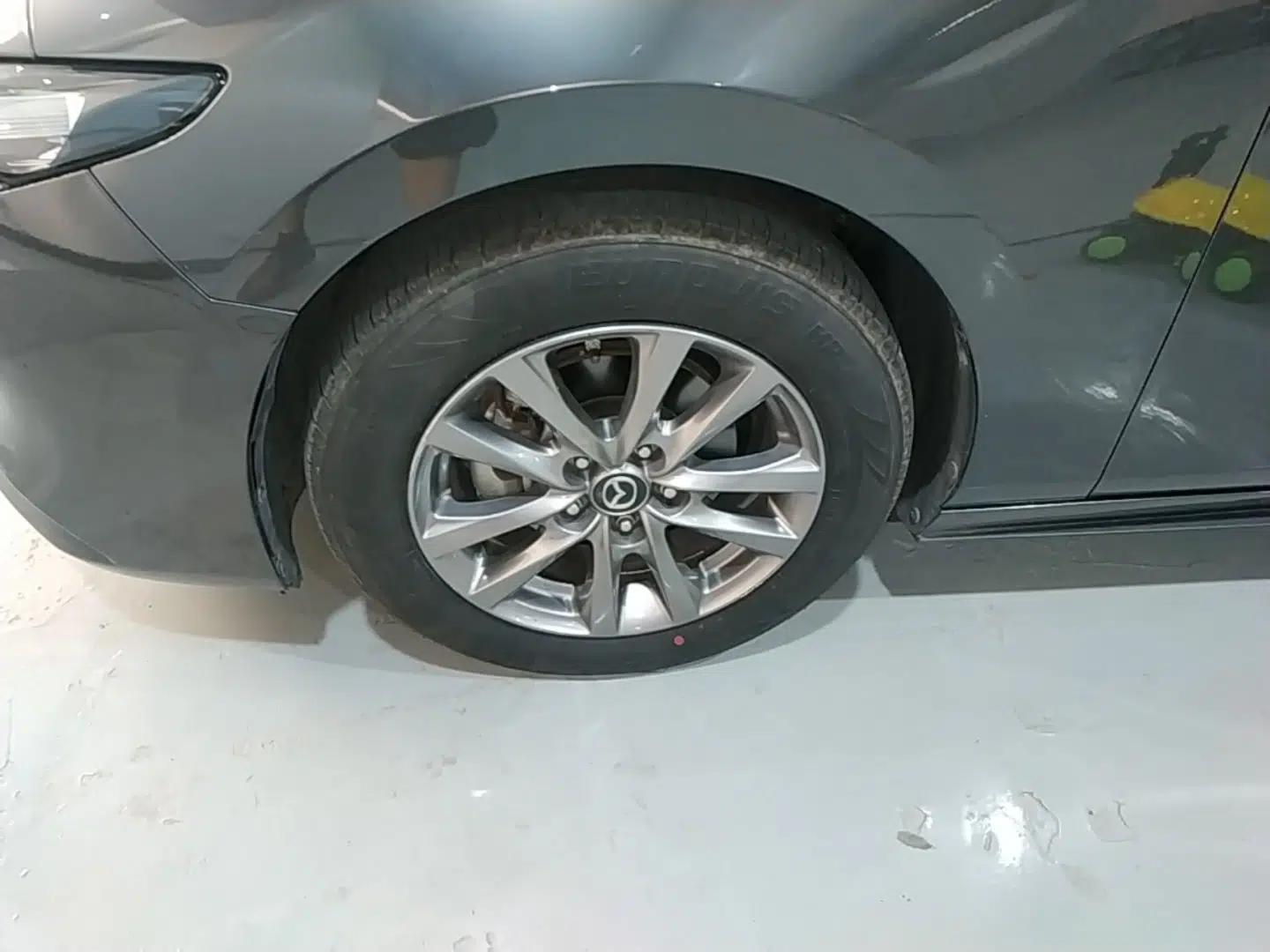 Mazda 3 Axela 2020 1.5L Automatic ZhiMei Edition — миниатюра 10