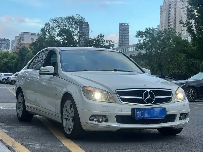 Mercedes-Benz C-Class 2011 C 200 CGI Fashion Model — миниатюра 3