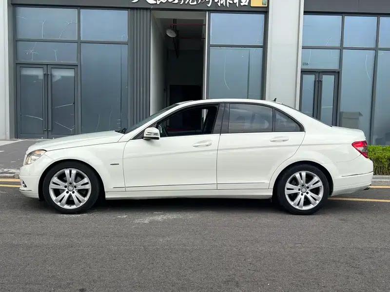 Mercedes-Benz C-Class 2011 C 200 CGI Fashion Model — миниатюра 4