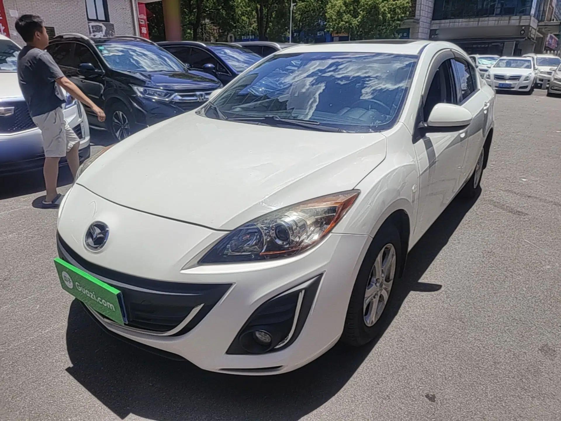 Mazda 3 2015 Sedan 1.6L Automatic Elite Model — миниатюра 1