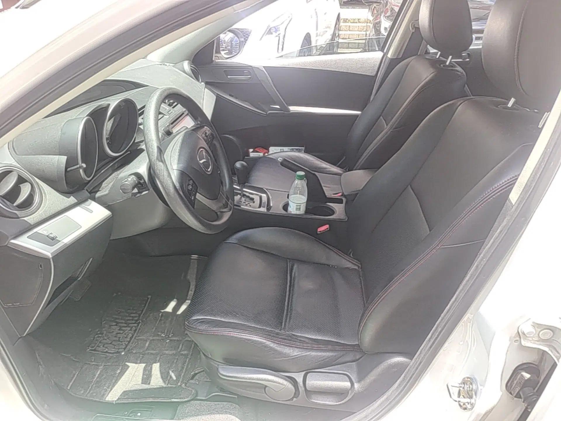 Mazda 3 2015 Sedan 1.6L Automatic Elite Model — миниатюра 17