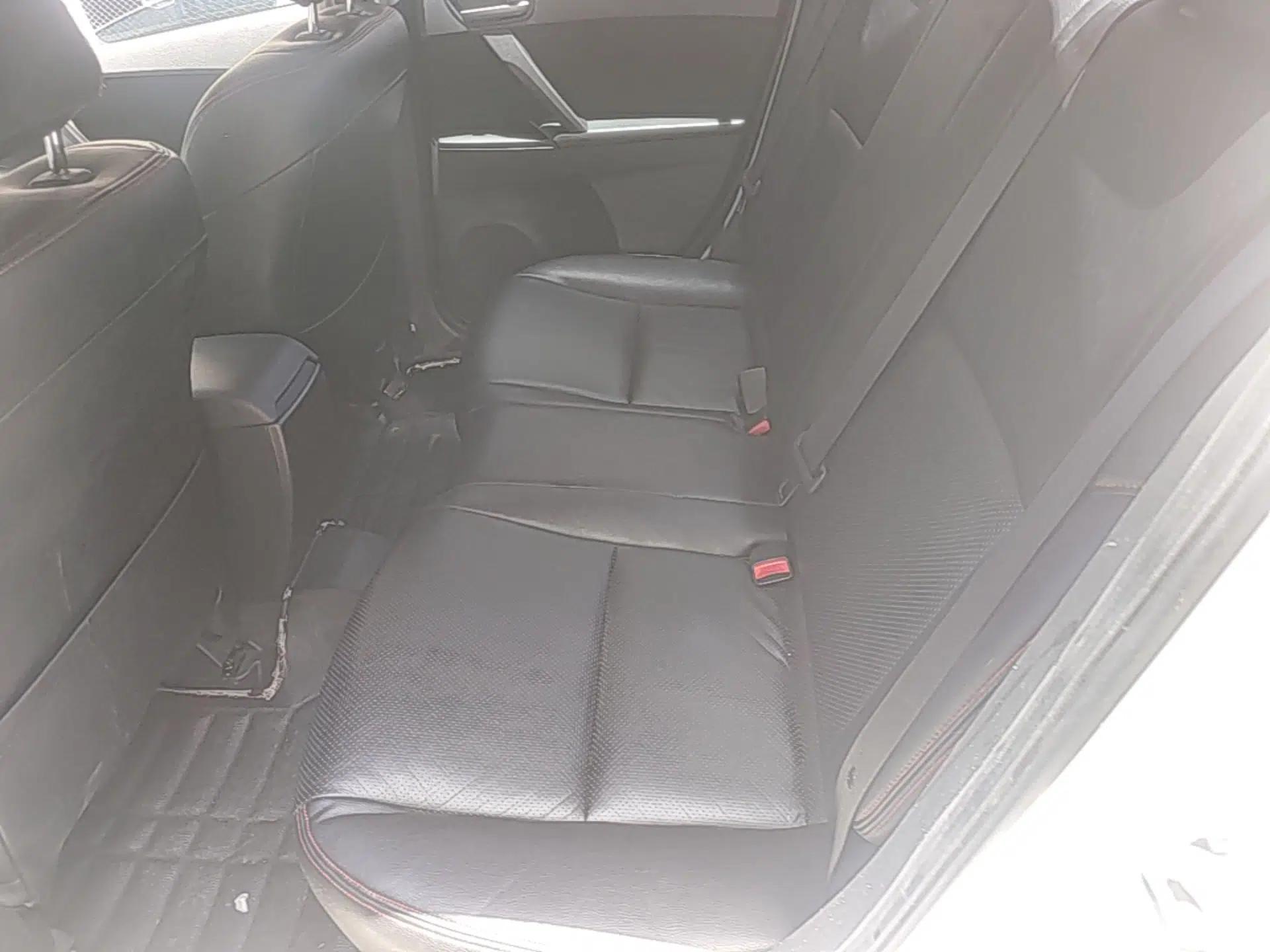 Mazda 3 2015 Sedan 1.6L Automatic Elite Model — миниатюра 20