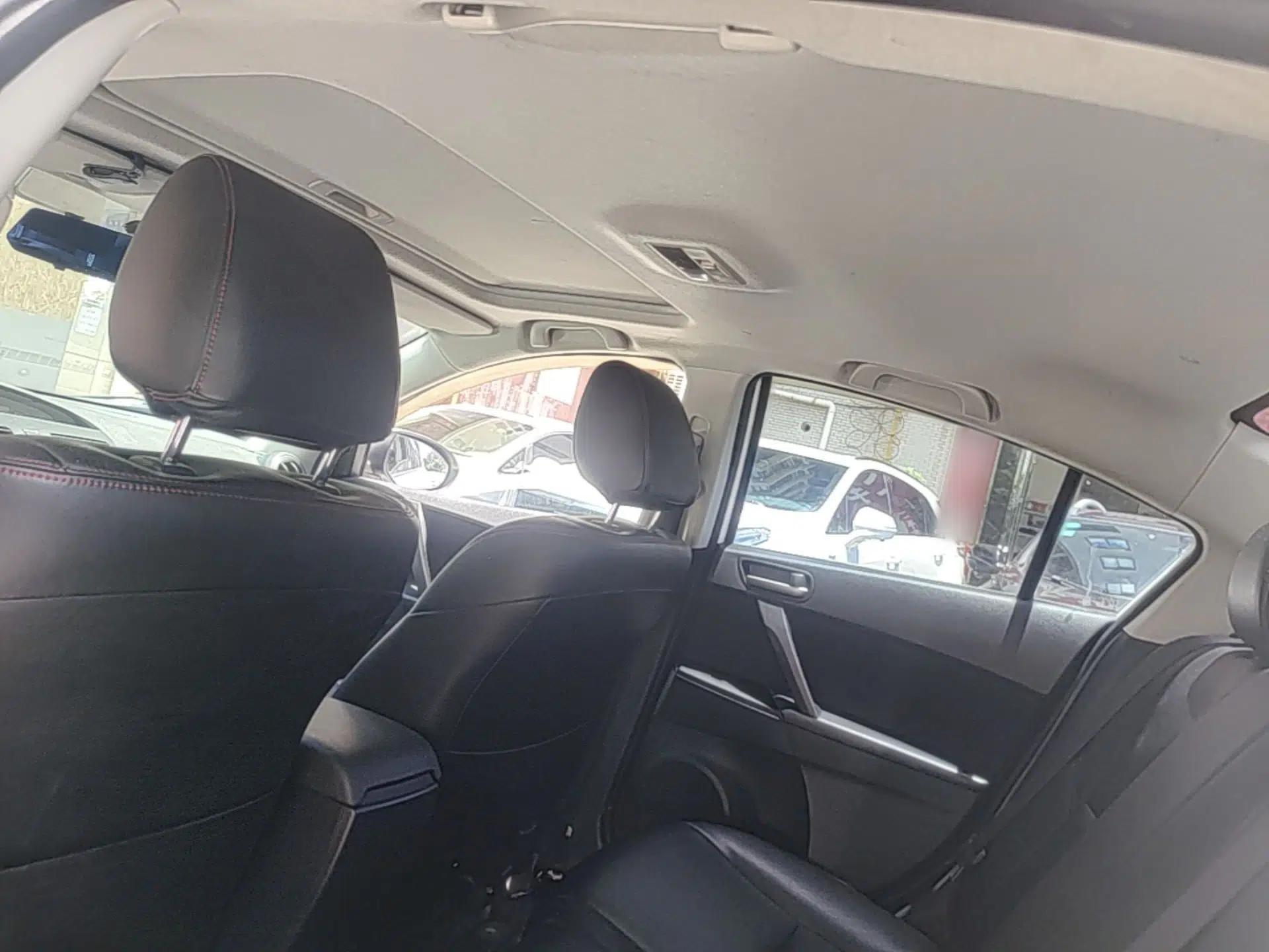 Mazda 3 2015 Sedan 1.6L Automatic Elite Model — миниатюра 21