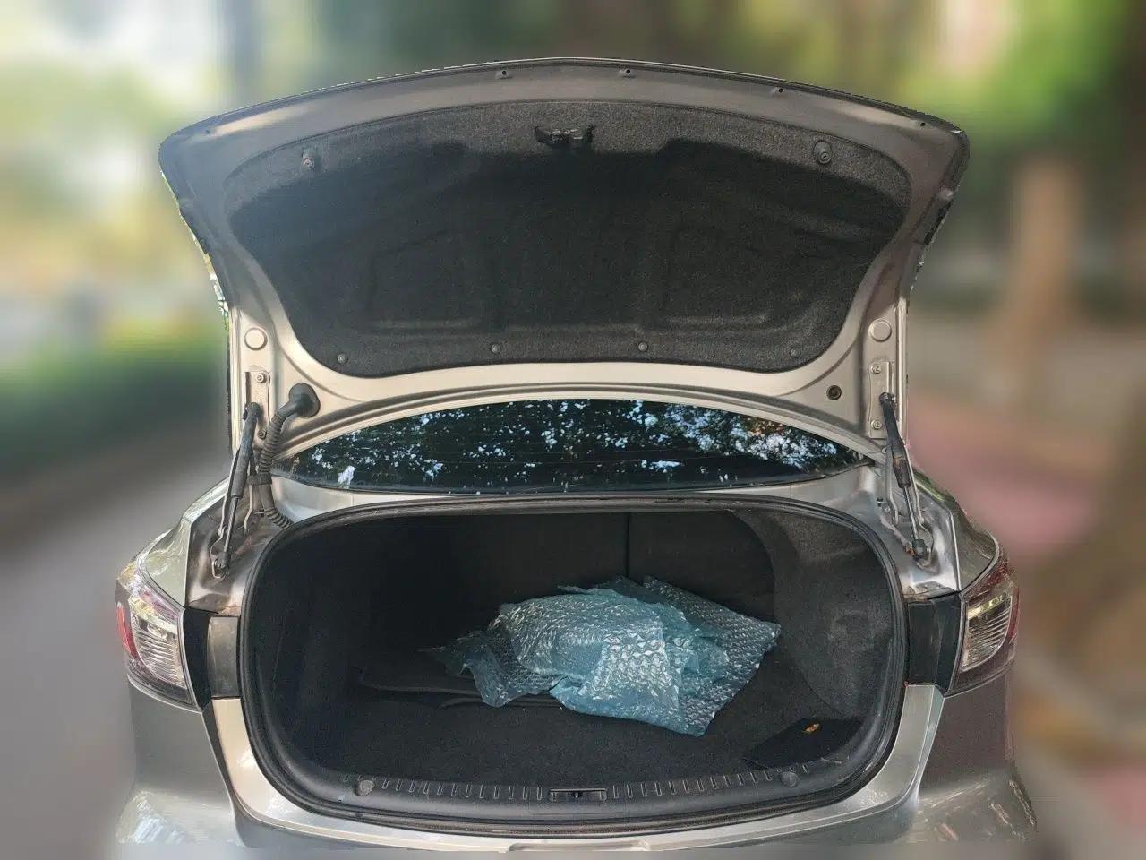 Mazda 3 2011 Sedan 1.6L Automatic Comfort Model — миниатюра 19
