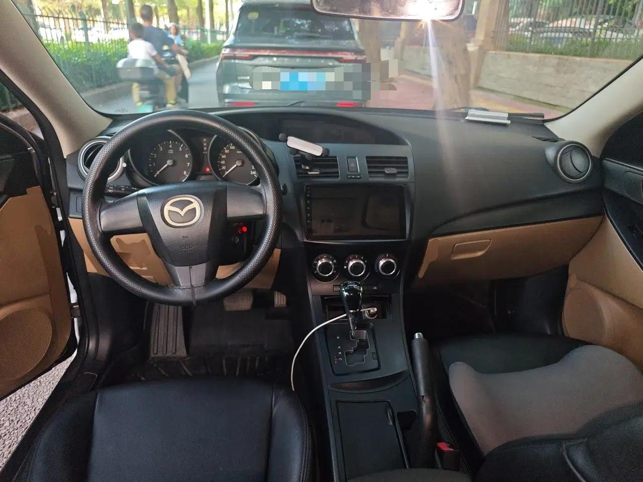 Mazda 3 2011 Sedan 1.6L Automatic Comfort Model — миниатюра 9