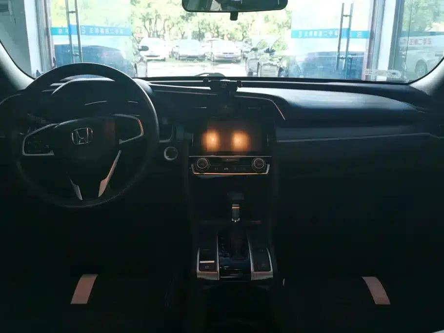 2016 Civic 220TURBO CVT Luxury Edition — миниатюра 12