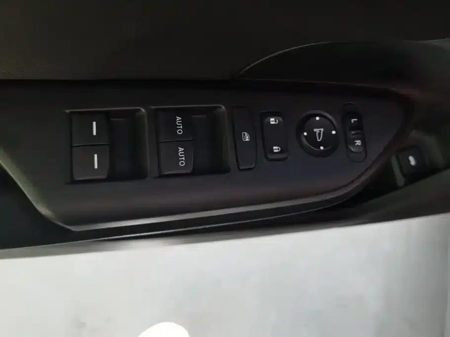 2016 Civic 220TURBO CVT Luxury Edition — миниатюра 9