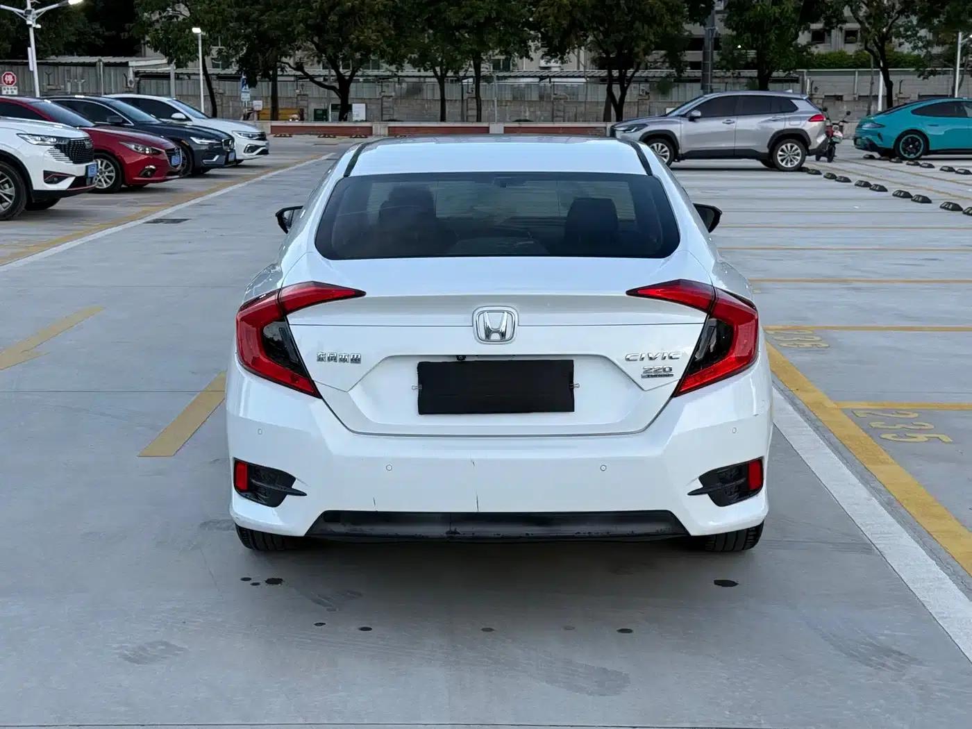 2016 Civic 220TURBO CVT Luxury Edition — миниатюра 5