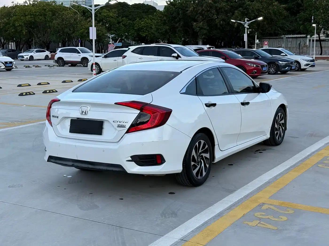 2016 Civic 220TURBO CVT Luxury Edition — миниатюра 6