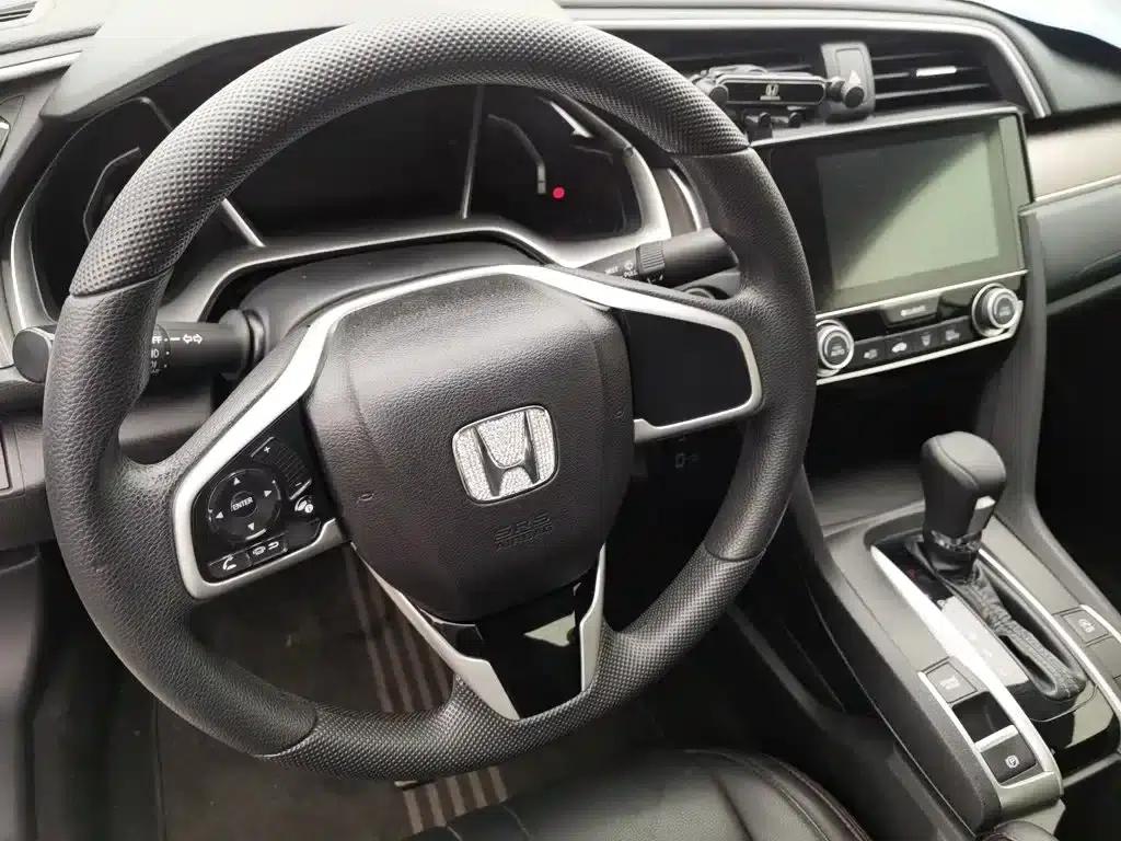 2016 Civic 220TURBO CVT Luxury Edition — миниатюра 4