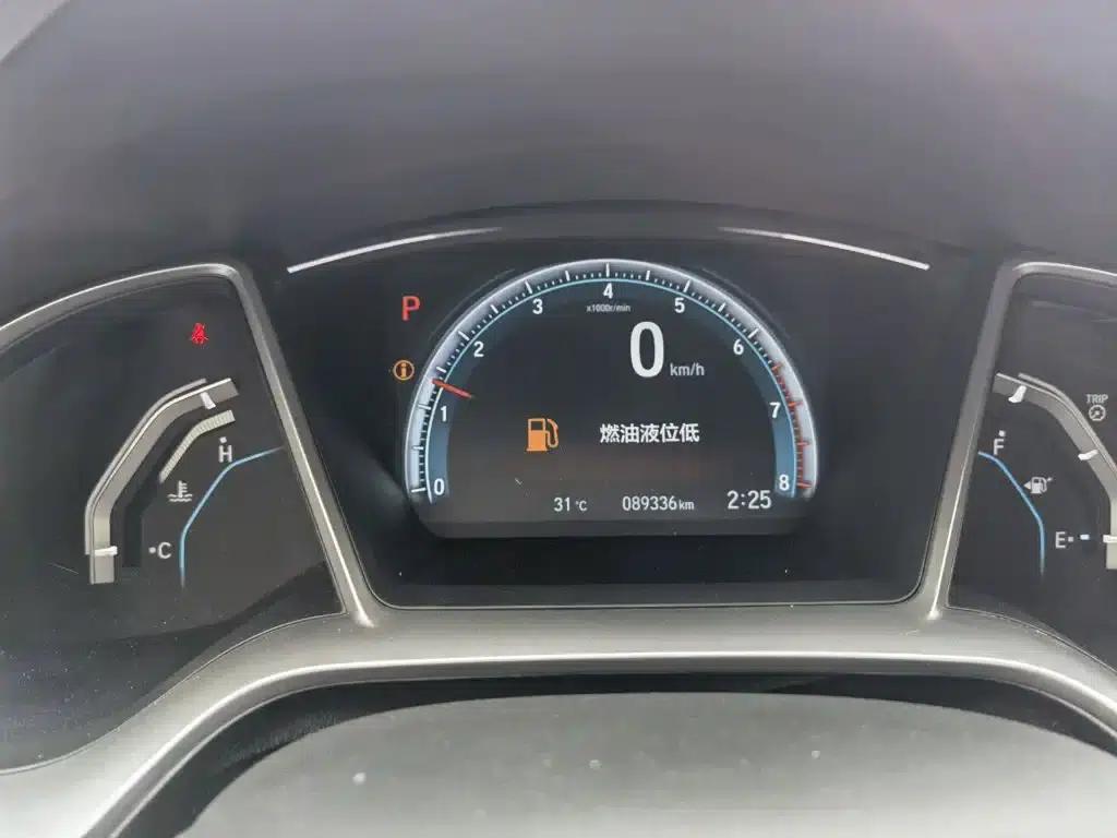 2016 Civic 220TURBO CVT Luxury Edition — миниатюра 6