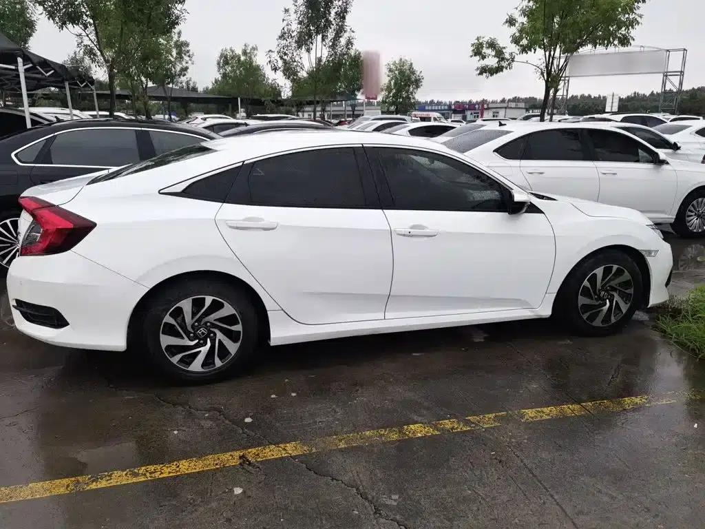 2016 Civic 220TURBO CVT Luxury Edition — миниатюра 9
