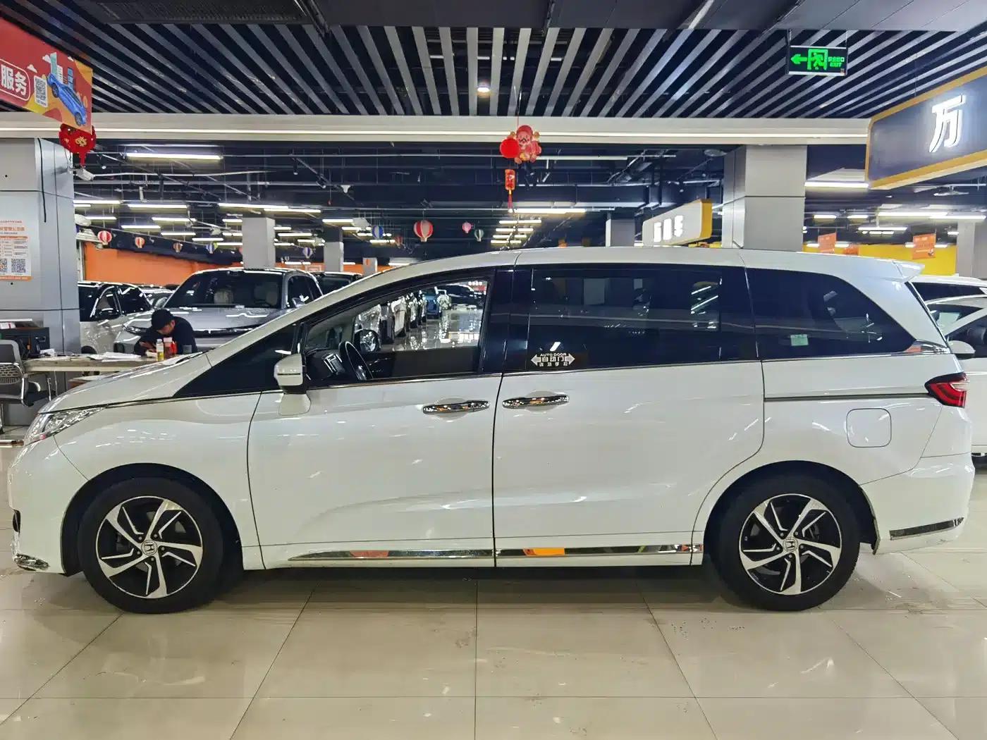 2017 Odyssey 2.4L Luxury Edition — миниатюра 5