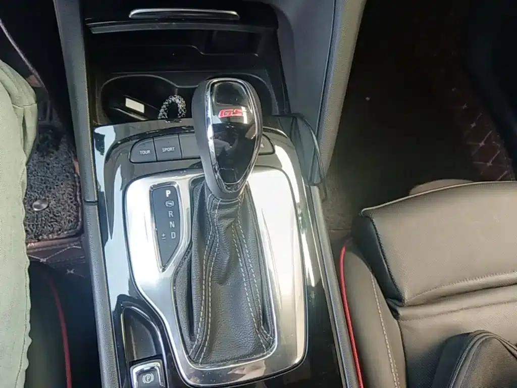 Buick Regal 2017 GS 28T Luxury — миниатюра 14
