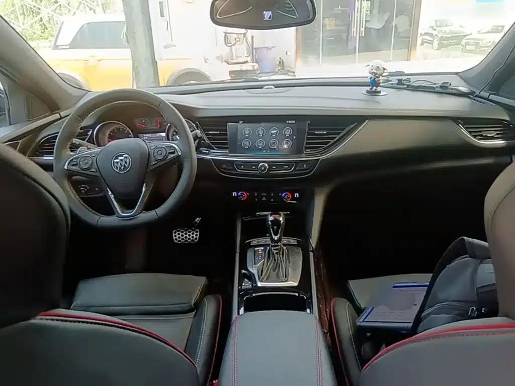 Buick Regal 2017 GS 28T Luxury — миниатюра 10