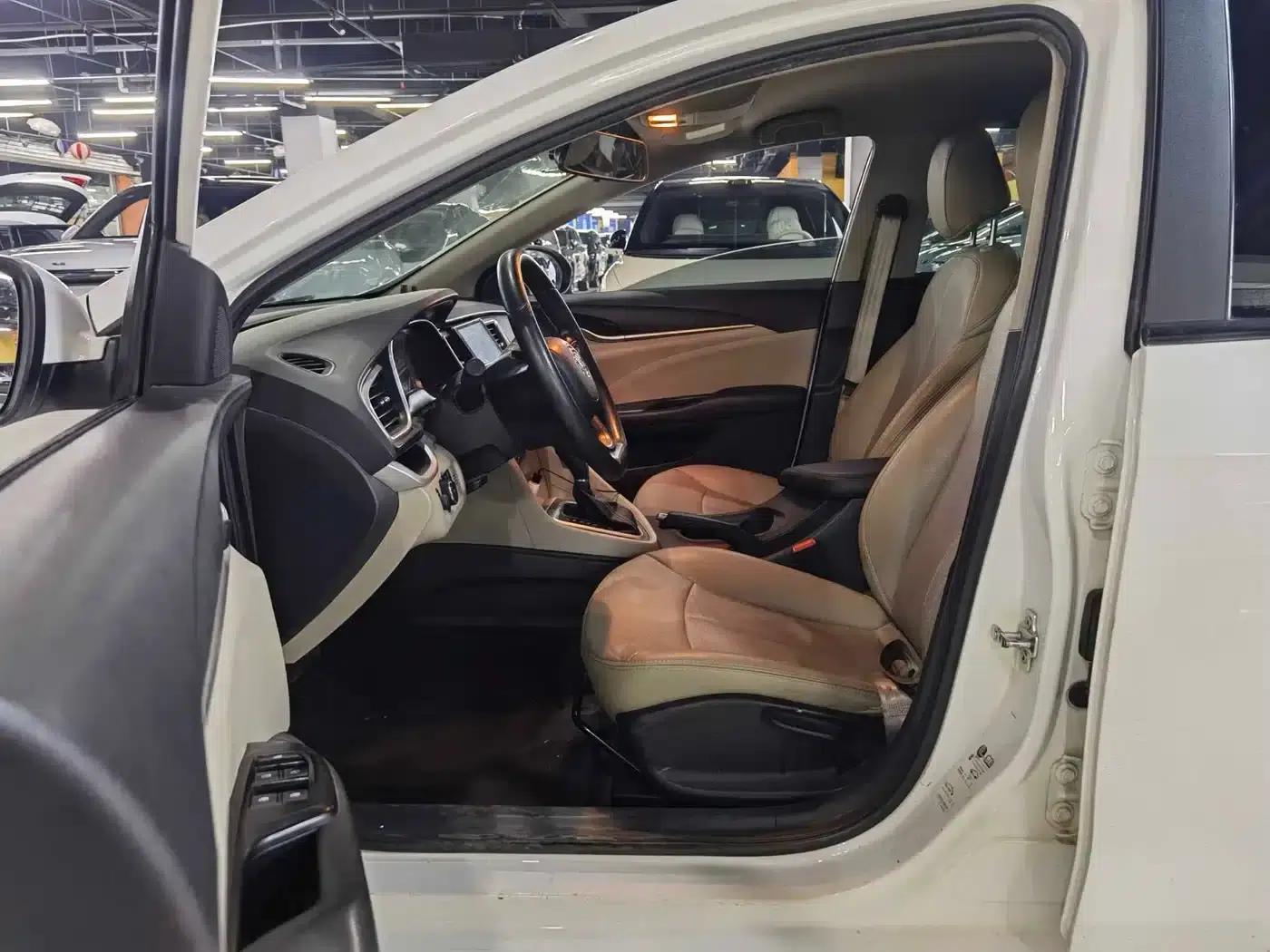 Buick Excelle 2016 15N Automatic Entry-Level Model — миниатюра 4