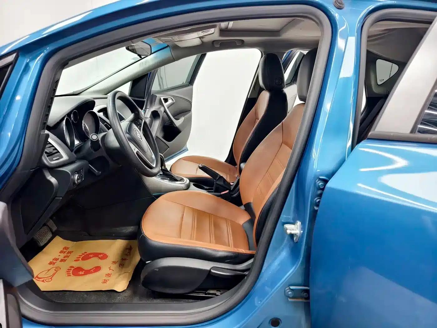 Buick Excelle XT 1.6L Automatic Fashion Edition 2014 — миниатюра 11