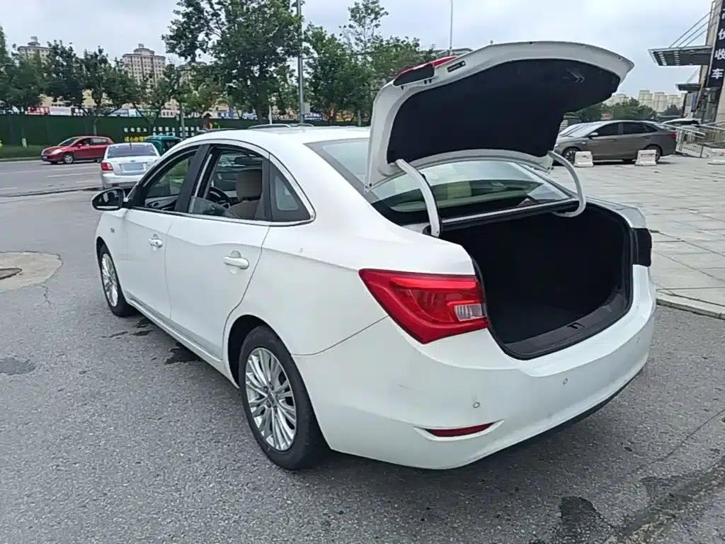 Buick Excelle 2015 15N Automatic Elite — миниатюра 5