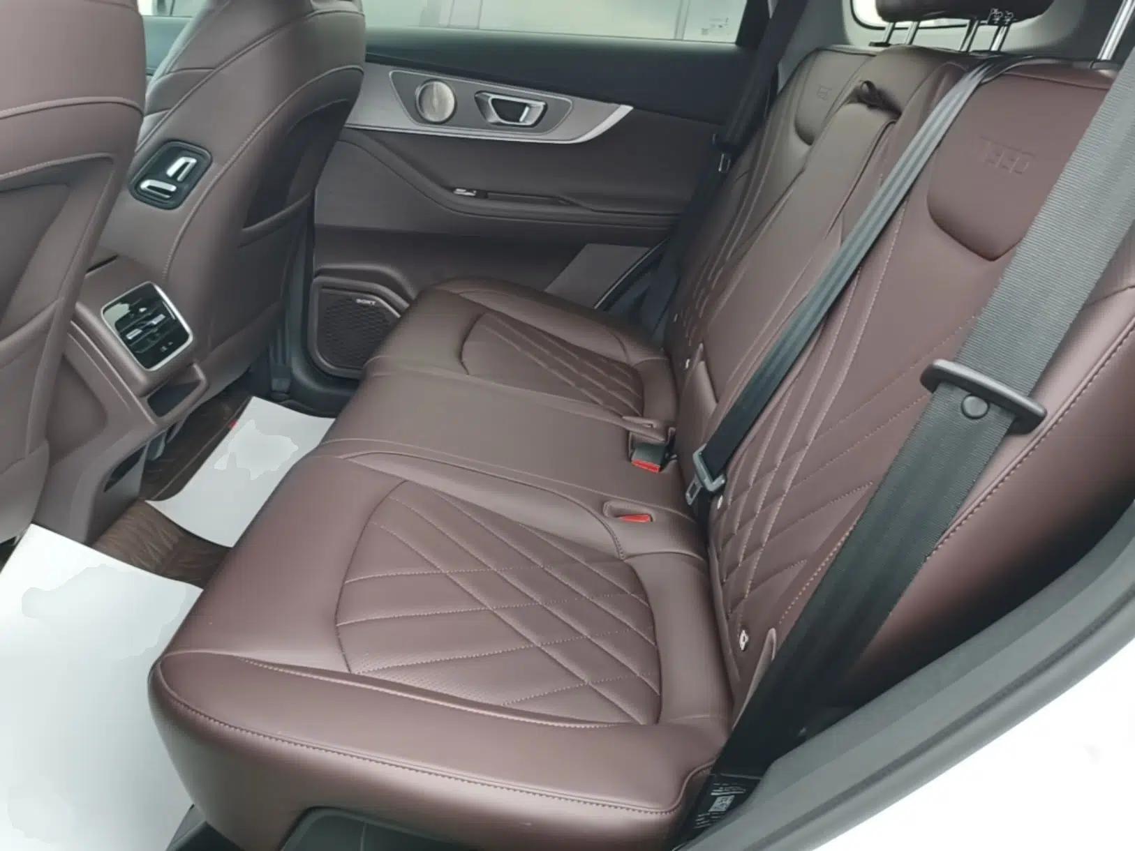 Chery Tiggo 8 PRO 2024 Champion Edition 390T Two-Wheel Drive Peak Version 5 Seats — миниатюра 25