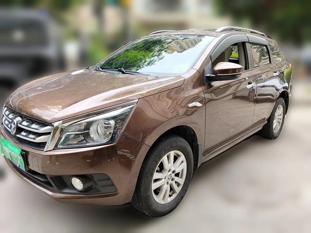Venucia T70 2016 2.0L CVT Smart Choice Edition — миниатюра 1