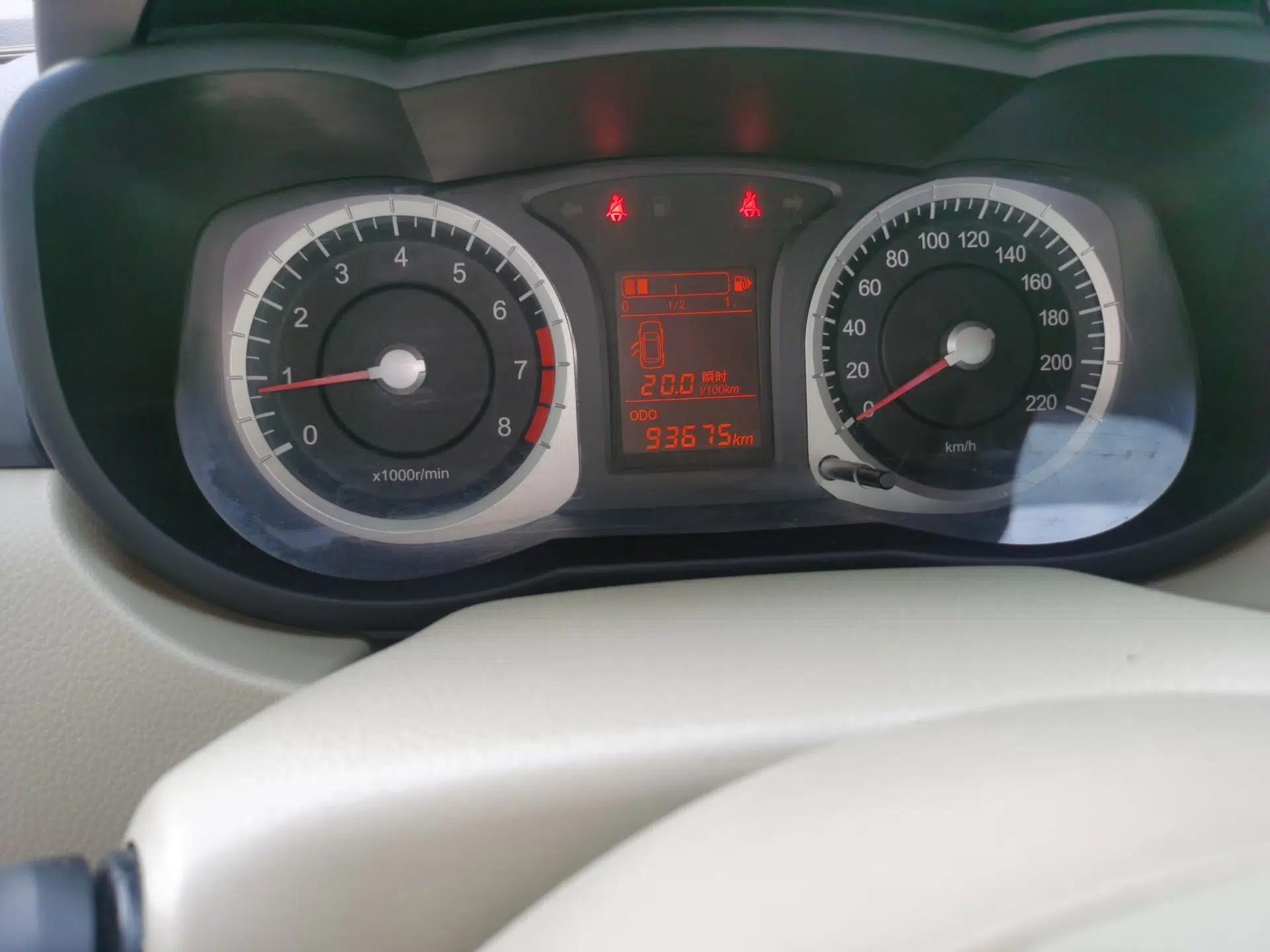Venucia D50 2013 1.6L Manual Luxury Edition — миниатюра 12