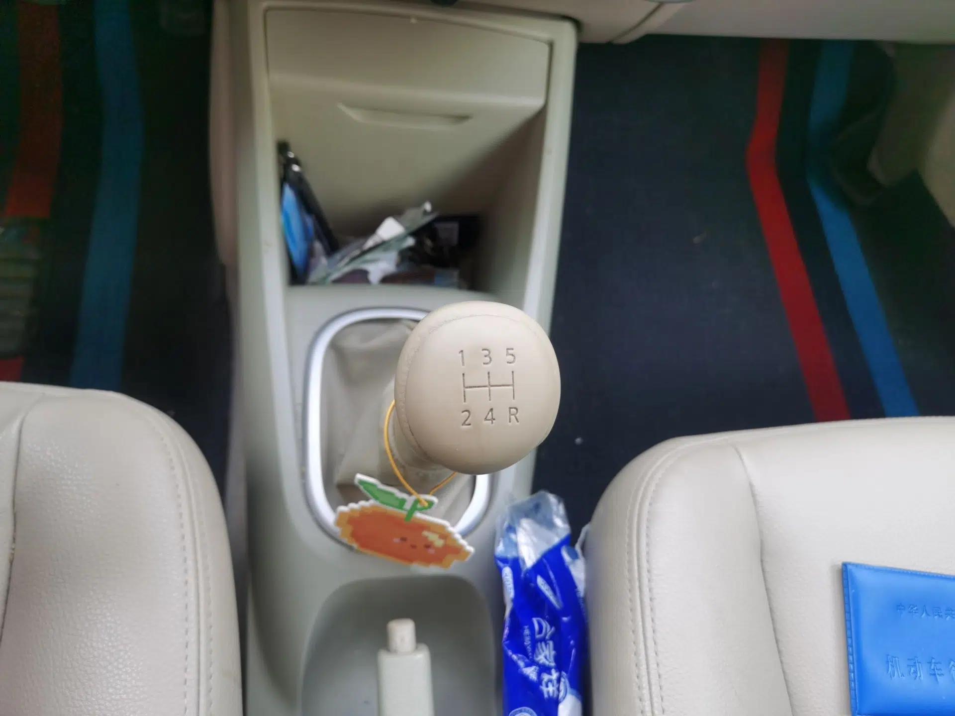 Venucia D50 2013 1.6L Manual Luxury Edition — миниатюра 14