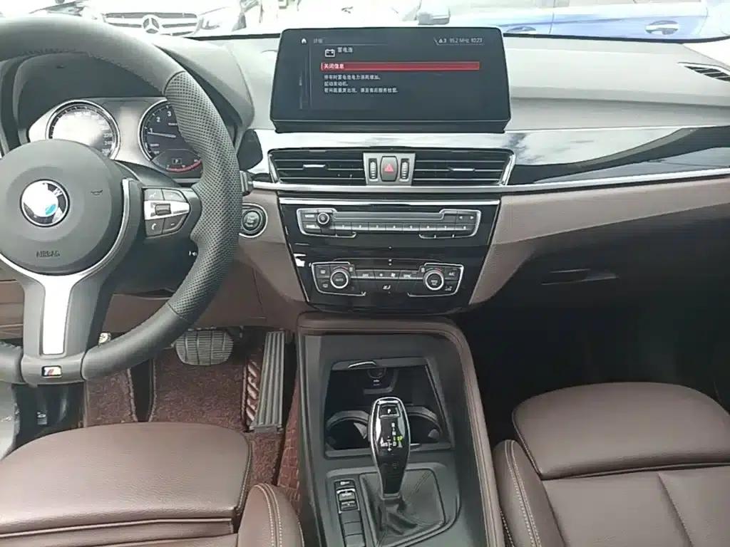 BMW X1 2021 sDrive25Li Leading Edition — миниатюра 13