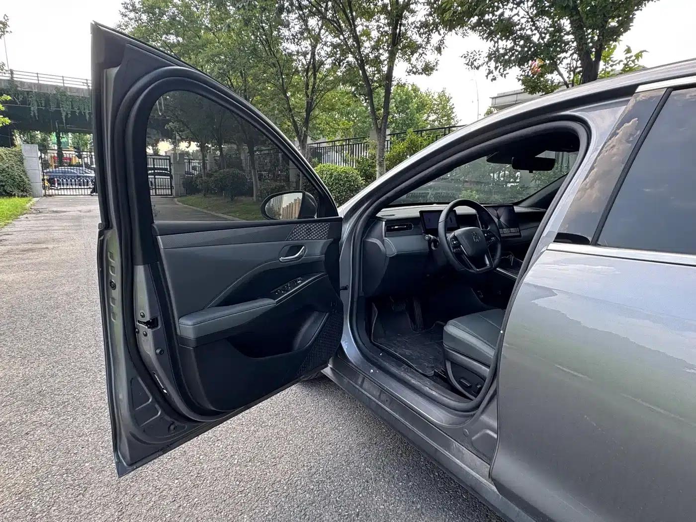 Qin PLUS 2025 DM-i Intelligent Driving Edition 120KM Superior Model — миниатюра 3