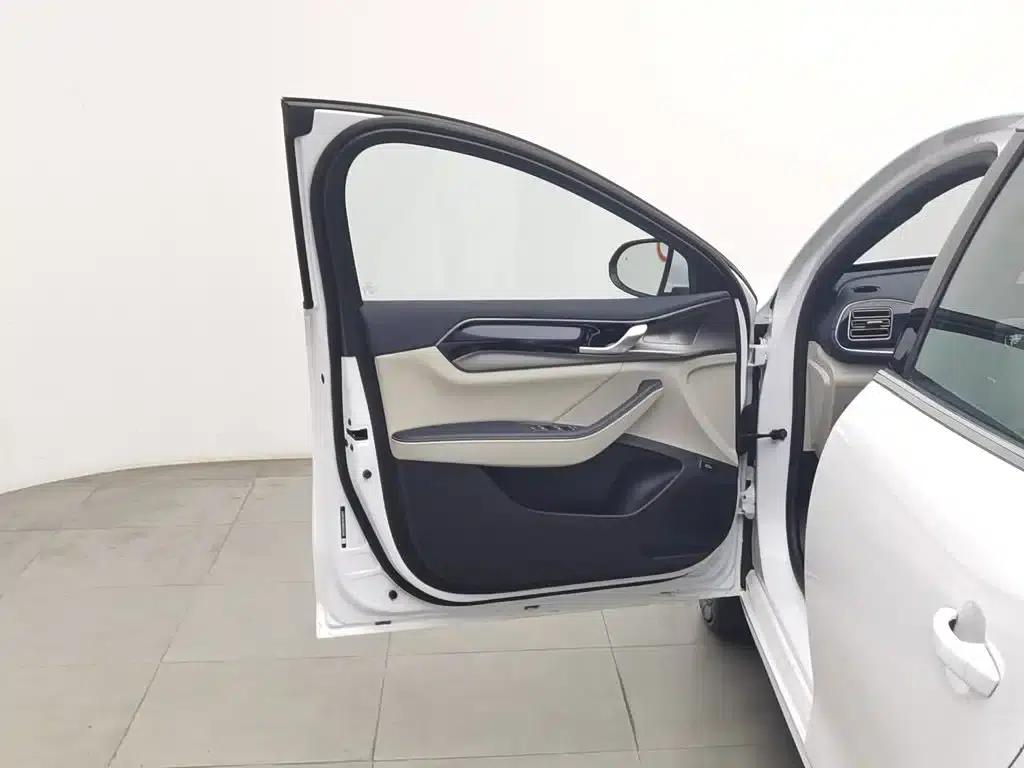 Qin PLUS 2023 Champion Edition DM-i 120KM Excellent Model — миниатюра 8