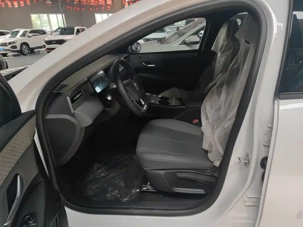 Qin PLUS 2025 DM-i Smart Driving Edition 128KM Progressive Model — миниатюра 15
