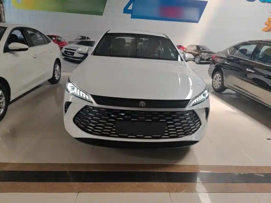 Qin PLUS 2025 DM-i Smart Driving Edition 128KM Progressive Model — миниатюра 3