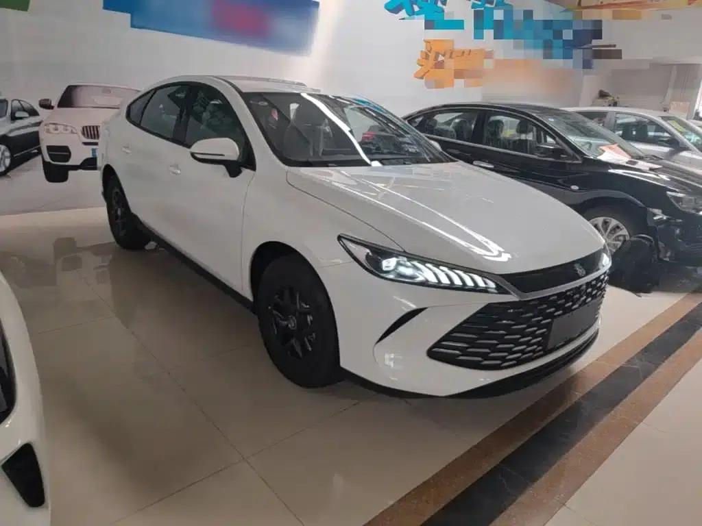 Qin PLUS 2025 DM-i Smart Driving Edition 128KM Progressive Model — миниатюра 4