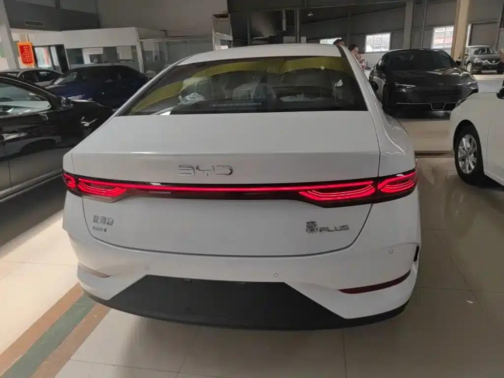 Qin PLUS 2025 DM-i Smart Driving Edition 128KM Progressive Model — миниатюра 6