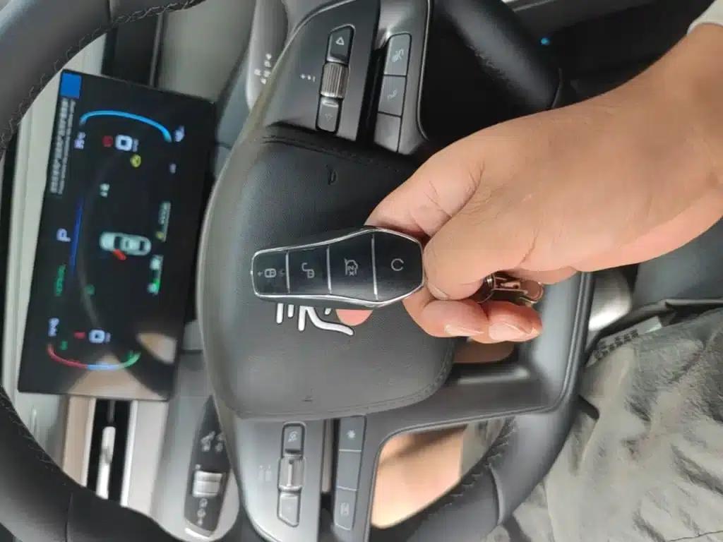 Qin PLUS 2025 DM-i Smart Driving Edition 128KM Progressive Model — миниатюра 9