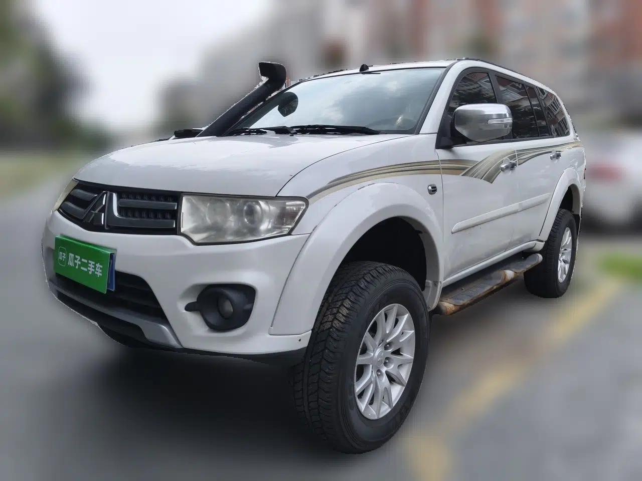 Mitsubishi Pajero Sport 2013 3.0L Automatic 4x4 Executive Edition — миниатюра 1