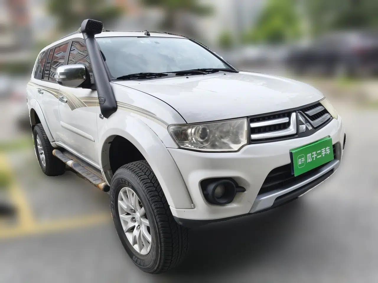 Mitsubishi Pajero Sport 2013 3.0L Automatic 4x4 Executive Edition — миниатюра 3