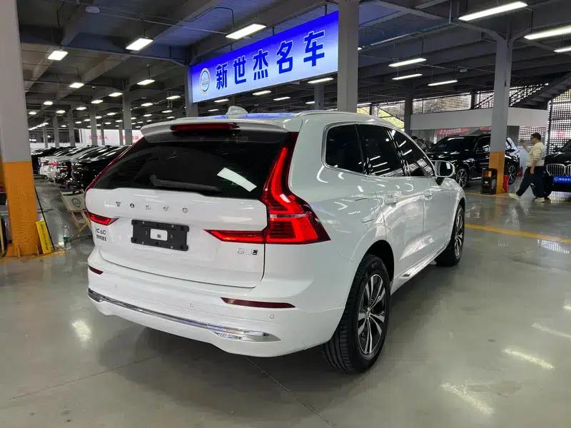 2025 Volvo XC60 B5 AWD Inscription Luxury Edition — миниатюра 6
