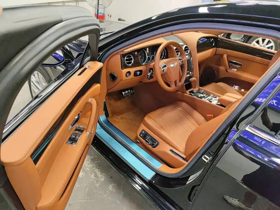 2017 Flying Spur 4.0T V8 Standard Edition — миниатюра 4