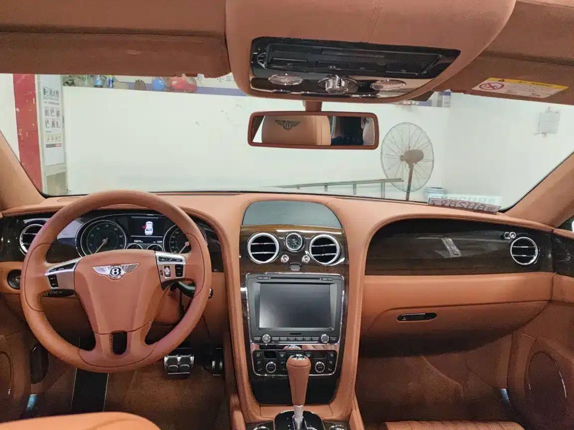 2017 Flying Spur 4.0T V8 Standard Edition — миниатюра 5