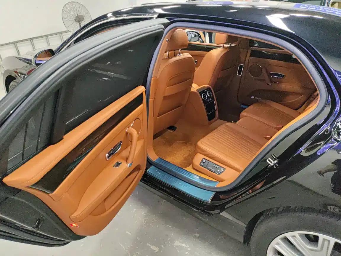 2017 Flying Spur 4.0T V8 Standard Edition — миниатюра 6