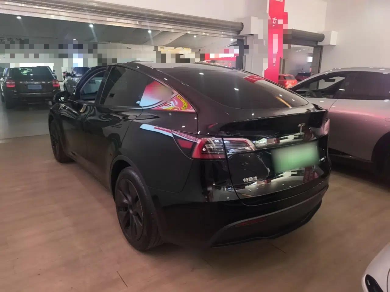 Tesla Model Y 2023 Rear-Wheel-Drive Version — миниатюра 4