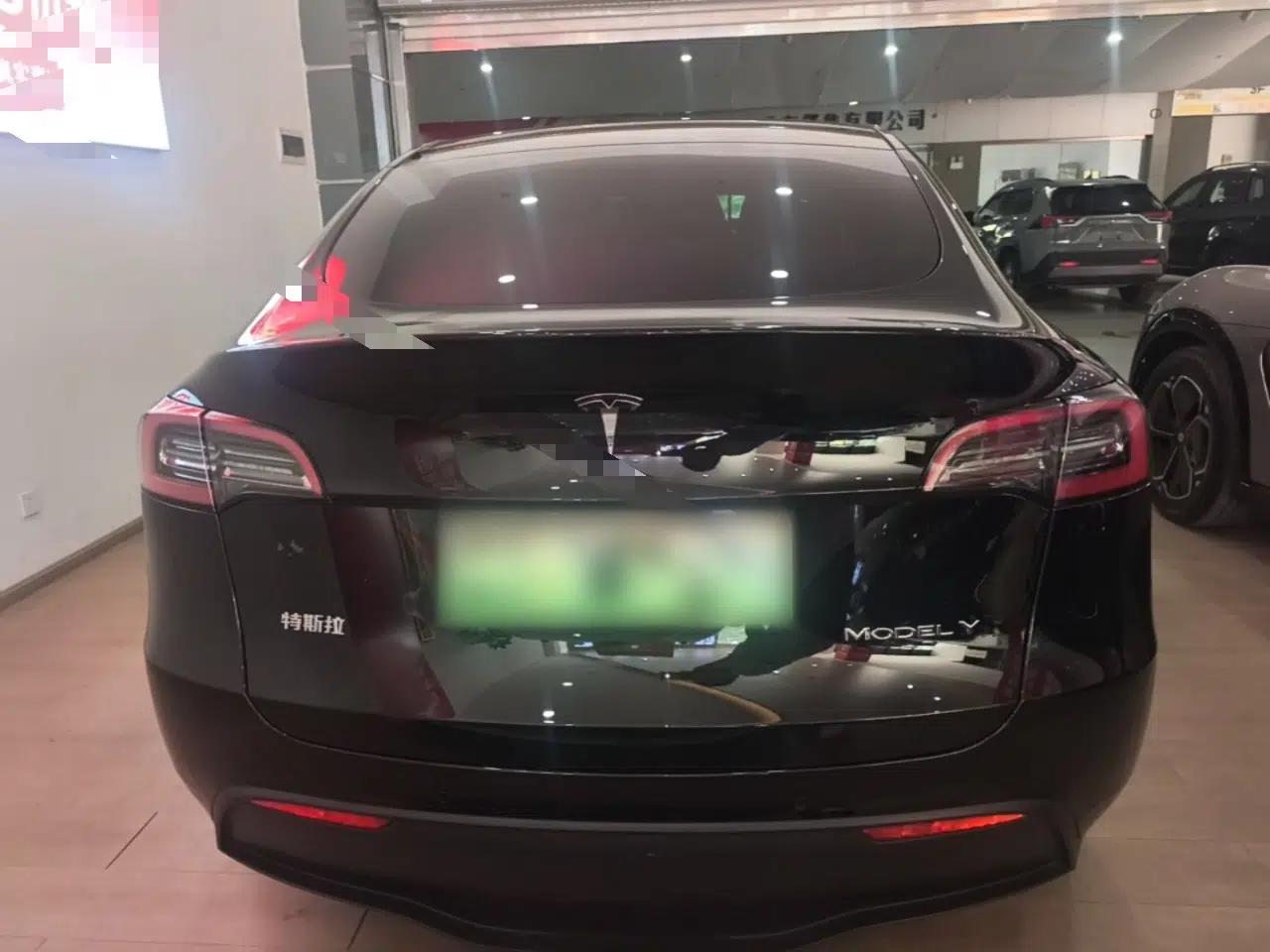 Tesla Model Y 2023 Rear-Wheel-Drive Version — миниатюра 5